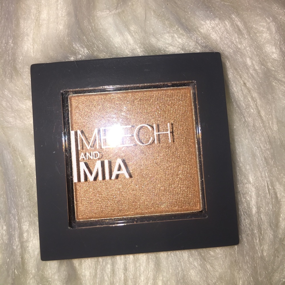 BNWT LUXURY EYESHADOW/highlightr super pigmented🥰